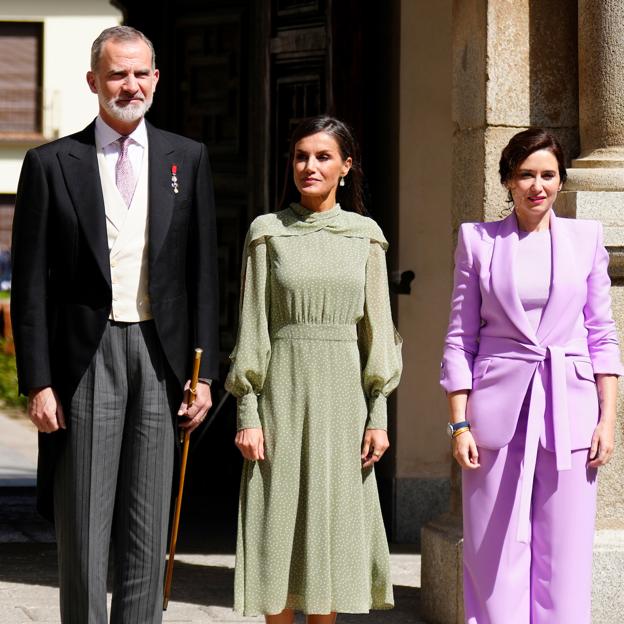 Isabel Díaz Ayuso repite conjunto de traje en lavanda (y acierta de manera elegantísima) en los Premios Cervantes