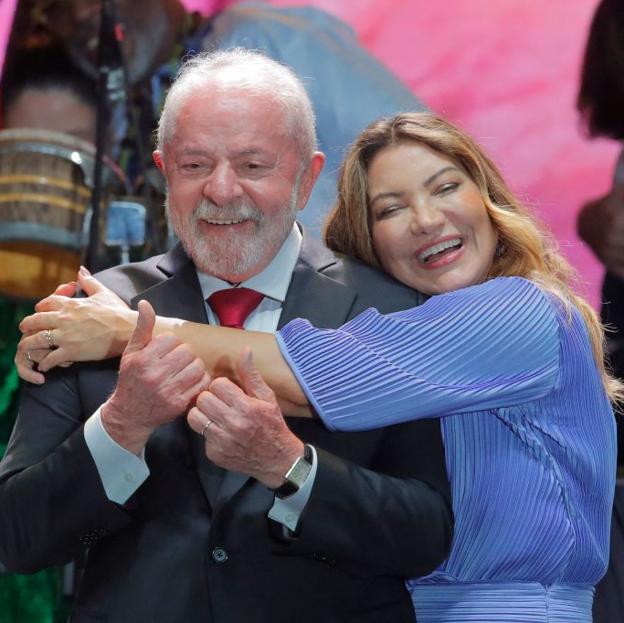 Quién es Janja da Silva, la primera dama de Brasil que se enamoró de Lula en la cárcel: una socióloga comprometida, influyente y 21 años más joven