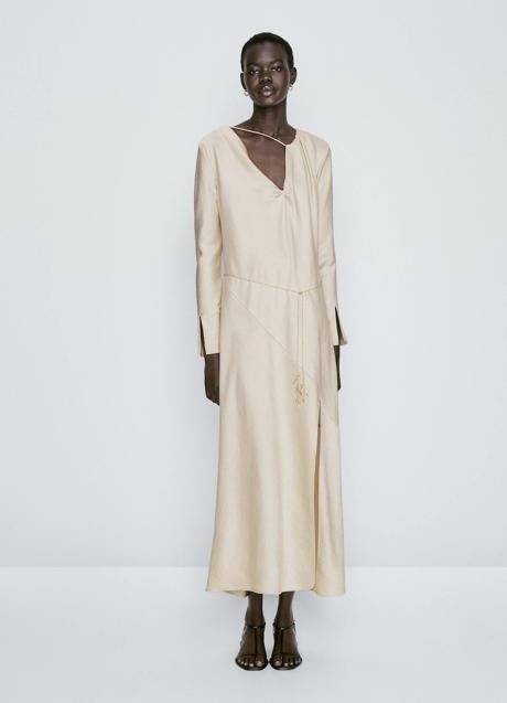 Vestido recto de satén de Massimo Dutti