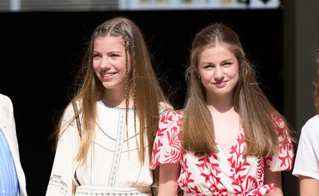 La infanta Sofía y la princesa Leonor.