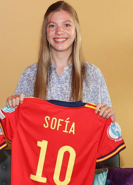 La infanta Sofía con la camiseta de la selección nacional con su nombre. Foto: Limited Pictures.