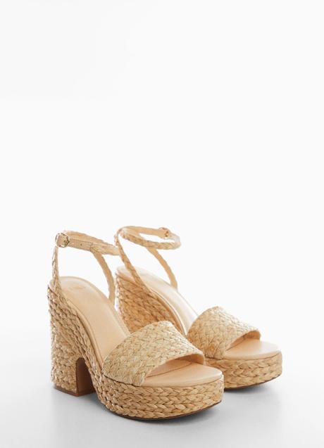 Sandalias de rafia de Mango (49,99 euros)