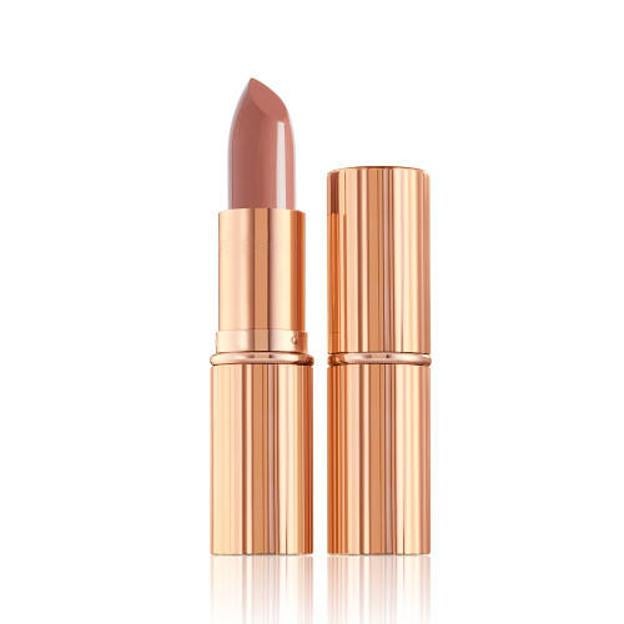 Matte Revolution Lipstick en tono Runway Royalty de Charlotte Tilbury que llevó Penélope Cruz