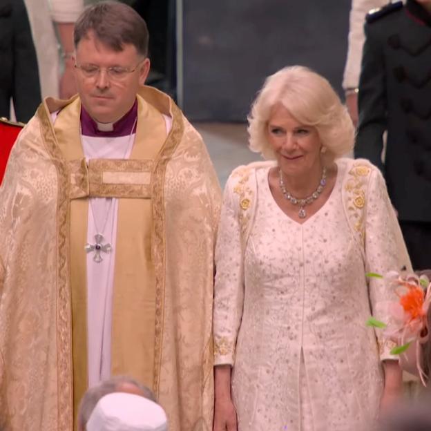 El espectacular y elegantísimo vestido de Camila de Inglaterra en la coronación de Carlos III: todos los detalles de su look