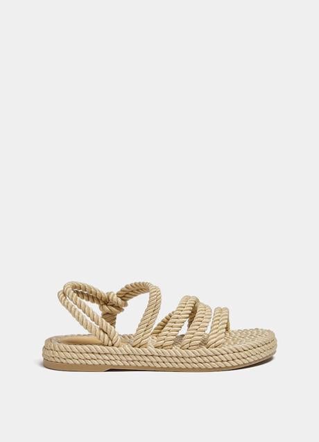 Sandalias con cuerdas de Pull & Bear (29,99 euros)