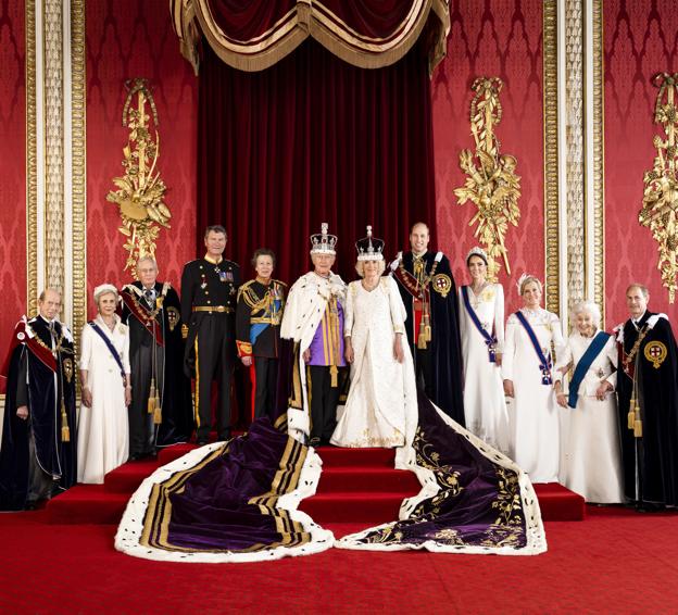 El retrato oficial de la Coronación de Carlos III con todos los protagonistas.