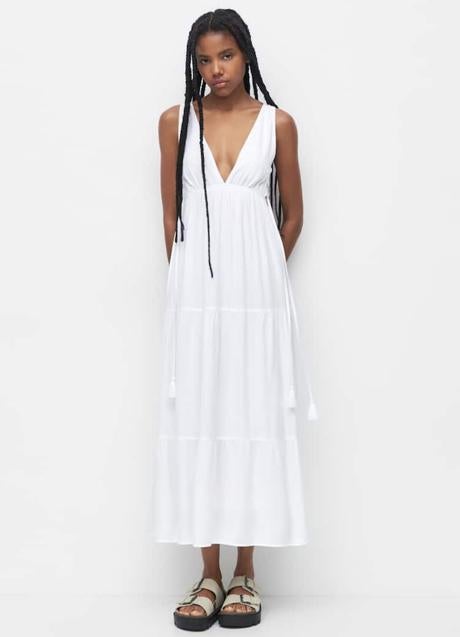 Vestido blanco de Pull & Bear (29,99 euros)