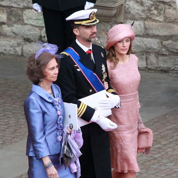 Los reyes Felipe y Letizia, junto a doña Sofía en la boda del príncipe Guillermo y Kate Middleton.