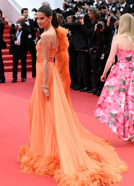 Sara Sampaio posa en la alfombra roja de Cannes 2023./ GTRES