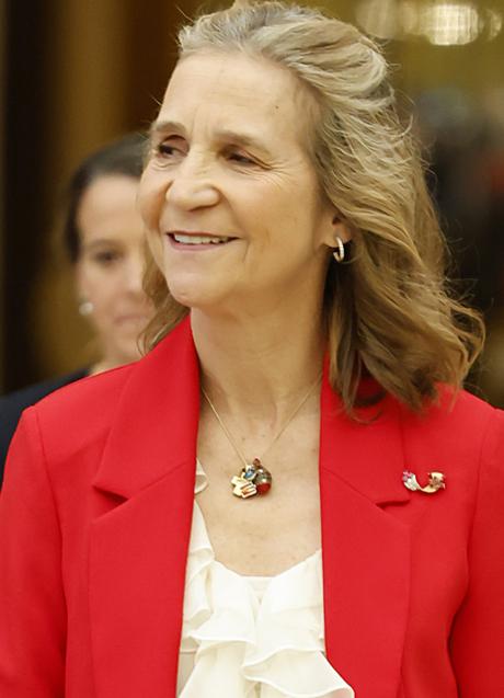 La infanta Elena con blazer roja. Foto: Gtres.