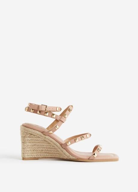 Sandalias con cuña de esparto de H&M (44,99 euros)