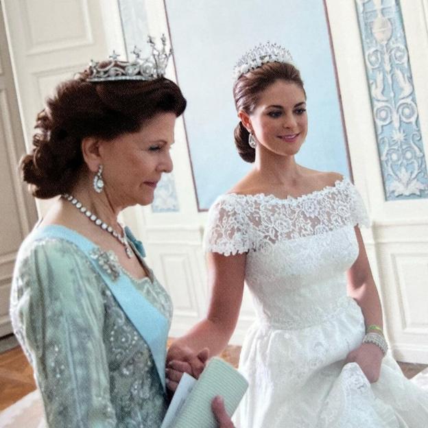 Magdalena de Suecia junto a su madre, Silvia de Suecia el día de su boda.