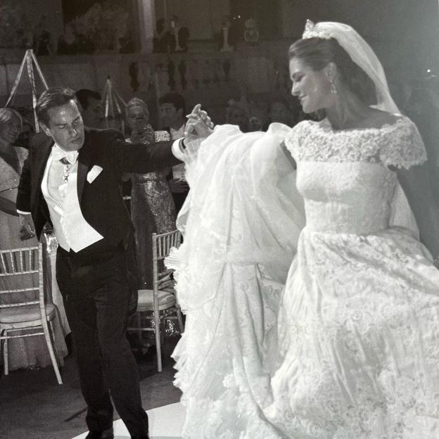 Christopher O'Neill y Magdalena de Suecia bailando el día de su boda.