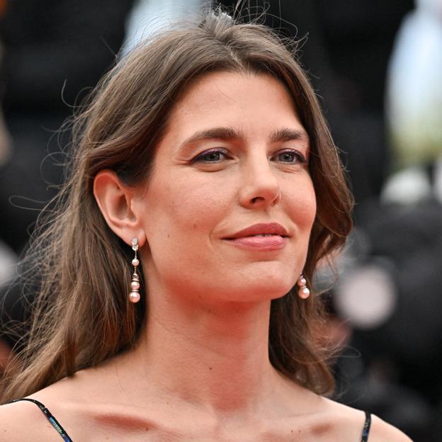 Carlota Casiraghi se apunta a las ondas de sirena que triunfan en todos los festivales