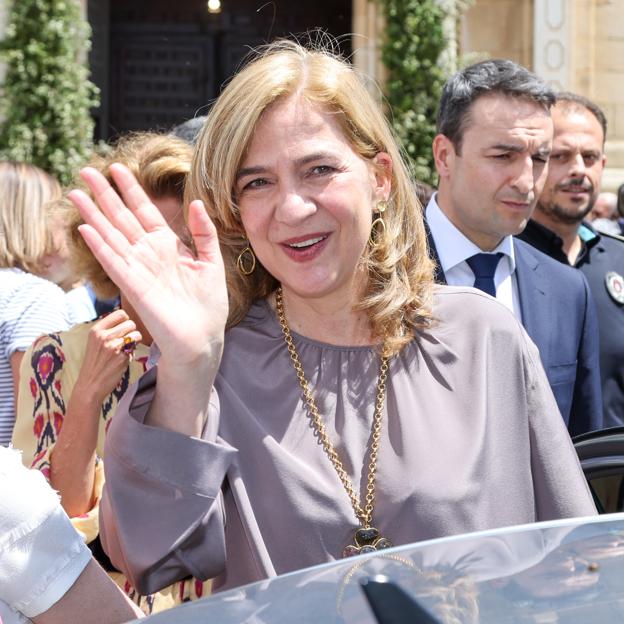 La infanta Cristina celebró su 58 cumpleaños con su hijo mayor, Juan, y la benjamina de la casa, Irene, que está a punto de graduarse. 