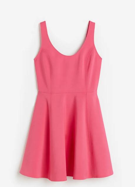 Mini vestido rosa de H&M (39,99 euros)