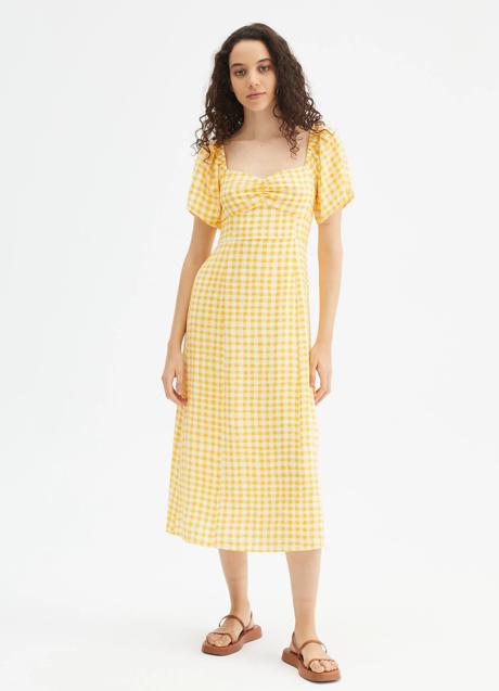 Vestido amarillo con estampado vichy de Compañía Fantástica, 74 euros.