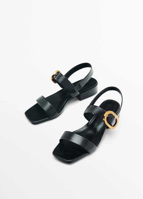 Sandalias planas de Massimo Dutti (89,99 euros cada prenda)