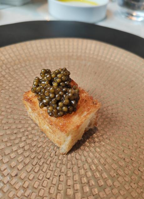 Brioche with clarified butter and 10 grams of Beluga caviar from Qu./ AFL