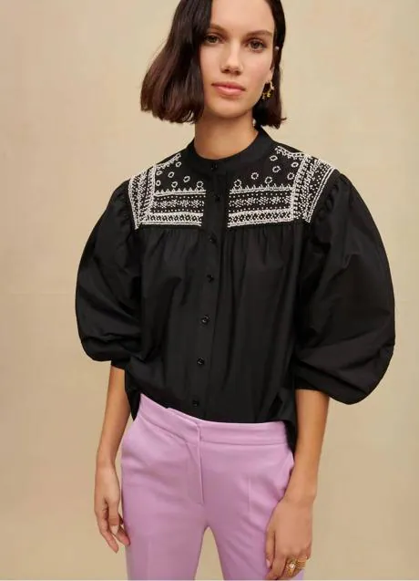 La blusa de Zara bordada semitransparente parece de Alta Costura