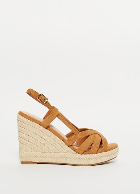 Sandalias de esparto de Sfera (21,99 euros)