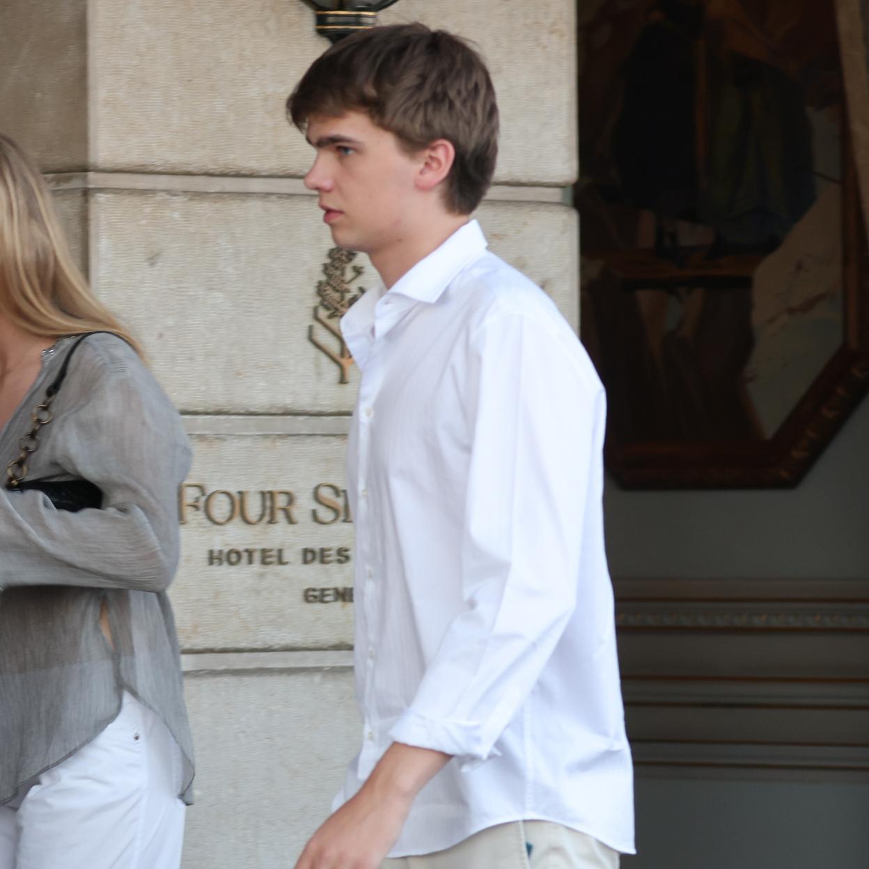 MIguel Urdangarín, a su llegada al hotel de Ginebra donde la familia celebró la graduación de su hermana Irene. /gtres