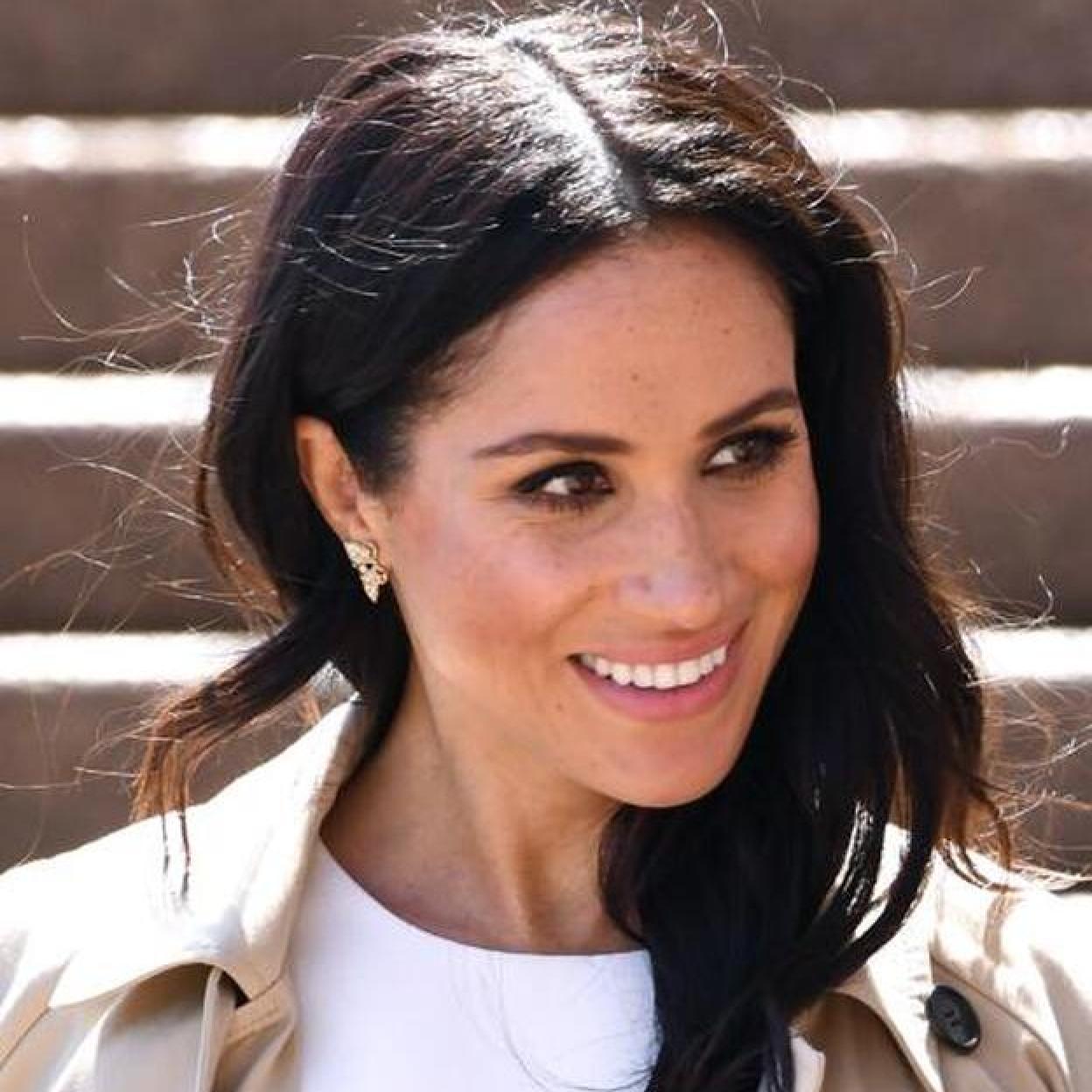 Meghan Markle tiene todos los secretos de estilo para renovar por completo tus looks de verano./