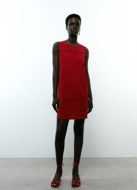 Vestido rojo de Sfera (17,99 euros)