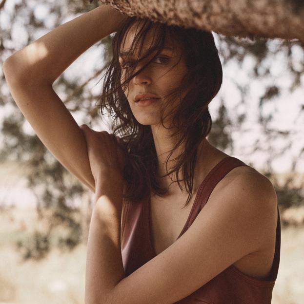 Las novedades de la semana Massimo Dutti: vestidos blancos, sandalias planas y muchas otras propuestas para estrenar la nueva temporada