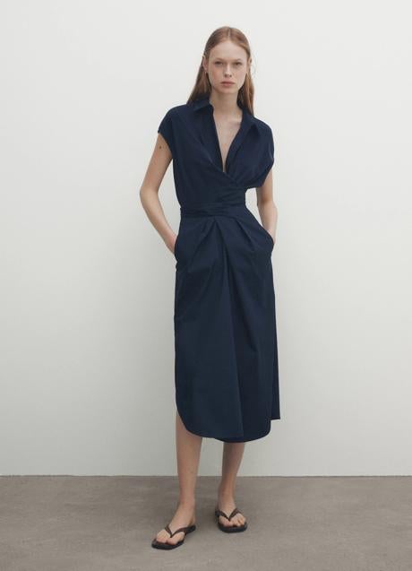 Vestido azul marino de Massimo Dutti (69,95 euros)