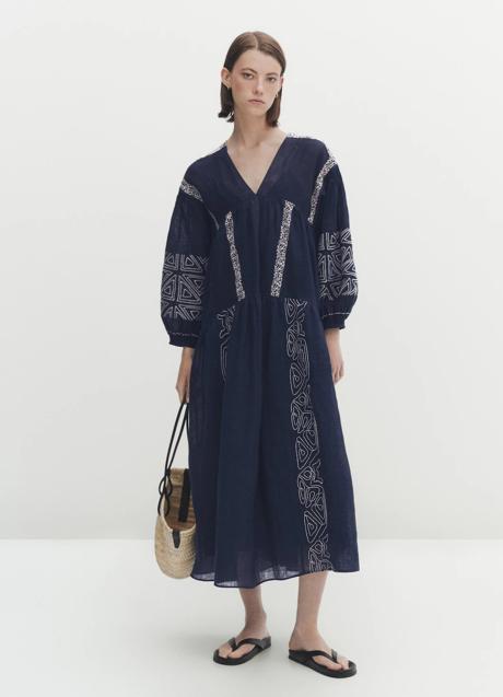 Vestido con bordados de Massimo Dutti (149,99 euros cada prenda)