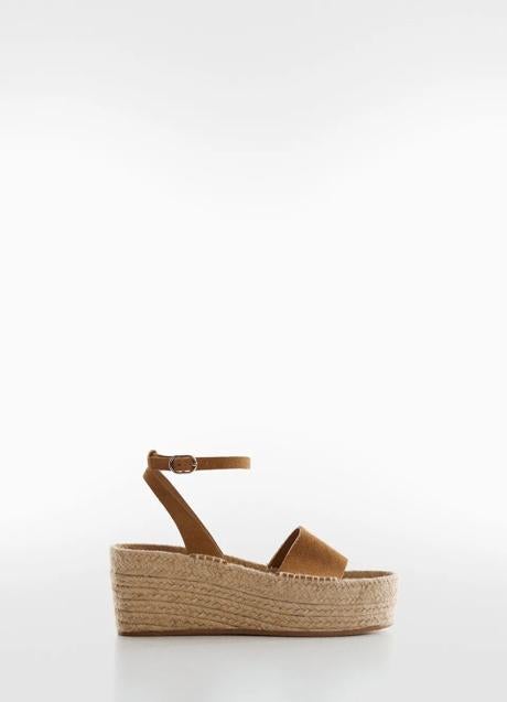 Sandalia de piel con plataforma de Mango, 49,99 euros.