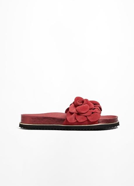 Sandalias flor en rojo de Oysho (Ref. 1273/280). Foto: Oysho.