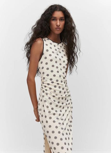 Vestido con estampado de lunares de Mango (59,99 euros)