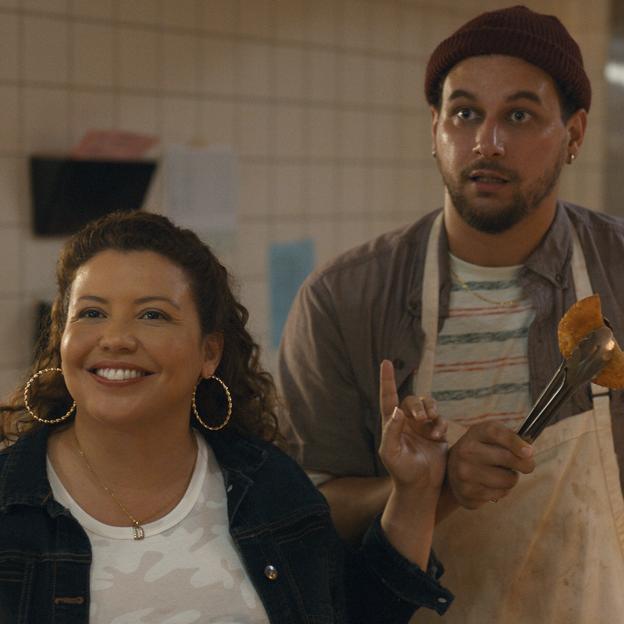 La miniserie de Prime Video que vas a ver en una tarde y tira de humor negro para criticar la gentrificación y desmitificar las empanadas