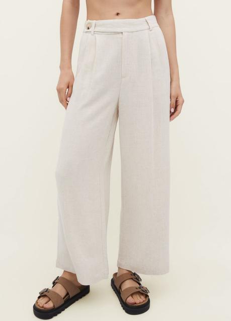 Pantalón de lino de Stradivarius (22,99 euros)