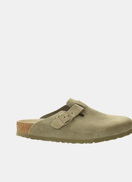 Zuecos planos de Birkenstock, 130 euros.