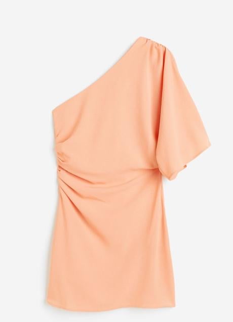 Vestido asimétrico de H&M (25,95 euros)