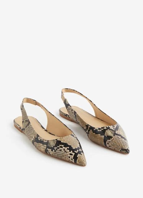 Zapatos destalonados con estampado animal de H&M (17,99 euros)