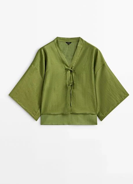 Blusa verde de Massimo Dutti (59,95 euros)