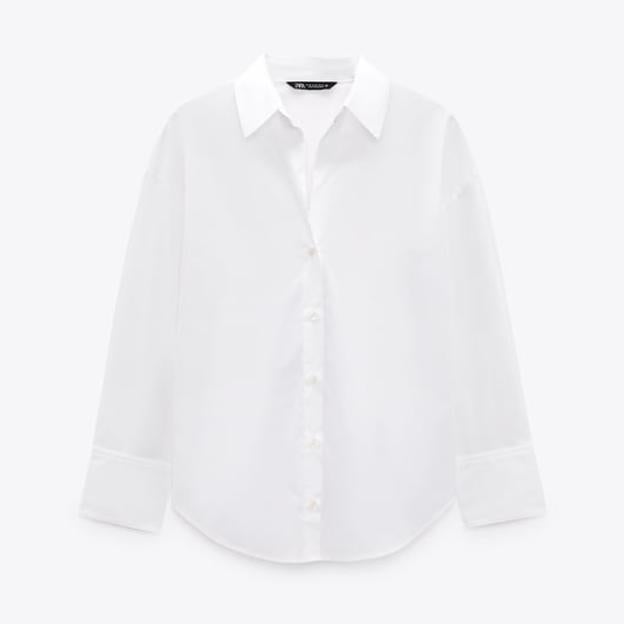 La camisa blanca de Zara.