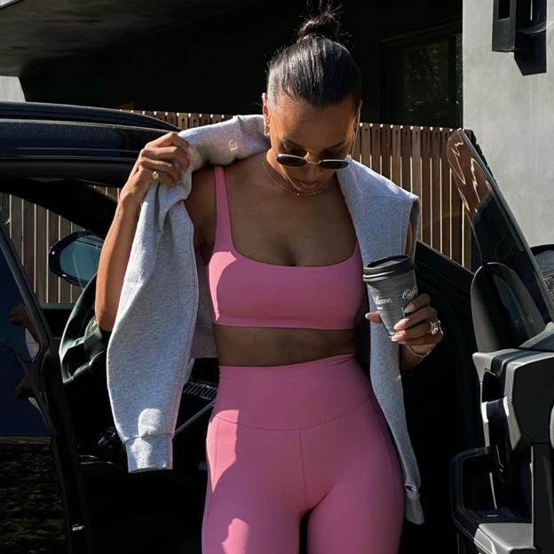 Mujer con ropa deportiva