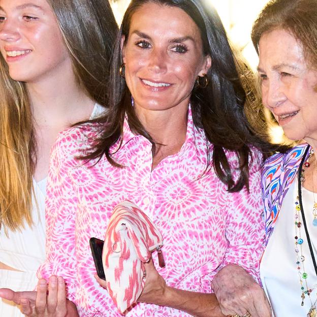 Sabemos cuáles son los mercadillos de verano favoritos de Letizia y la reina Sofía (todos en Palma de Mallorca, claro)