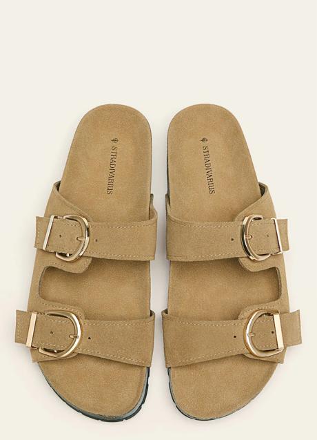 Sandalias planas de Stradivarius (29,99 euros)