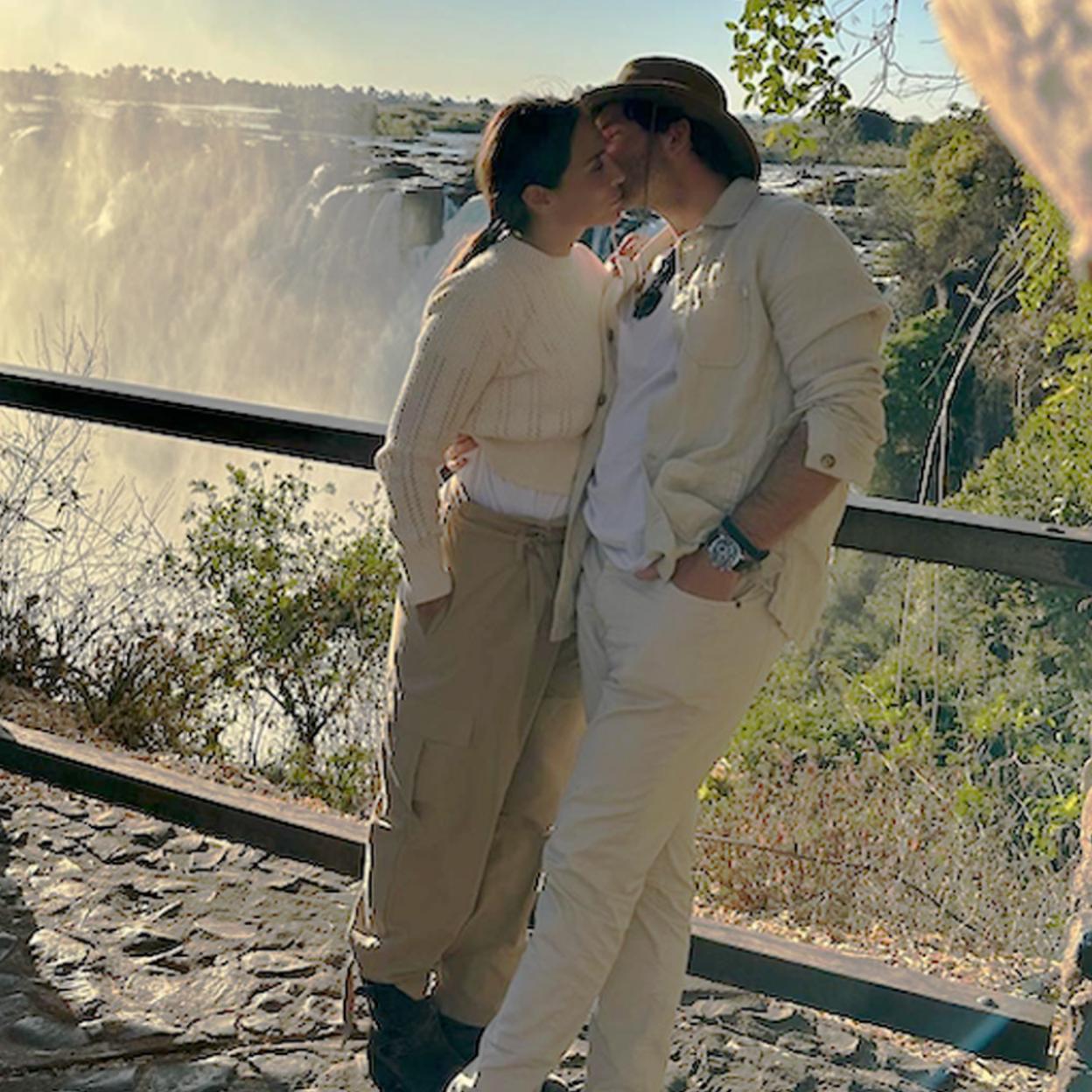 Tamara Falcó e Íñigo Onieva en las Cataratas Victoria/instagram de tamara falcó