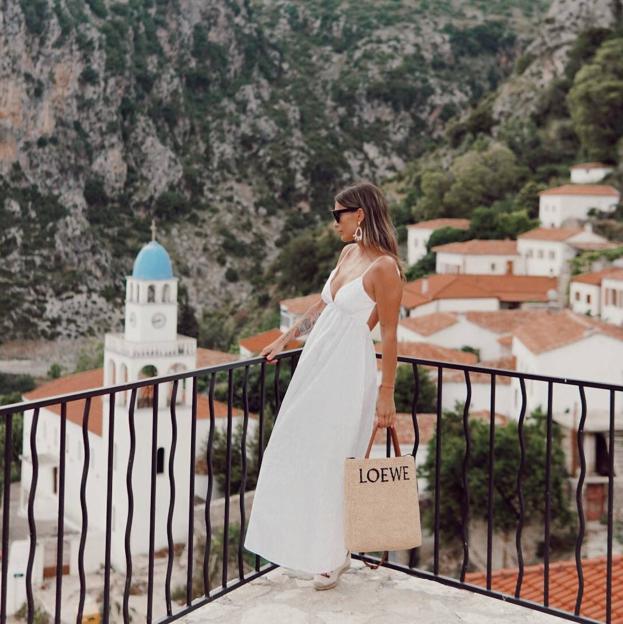 Los vestidos amplios de Zara en blanco y negro más cómodos y elegantes