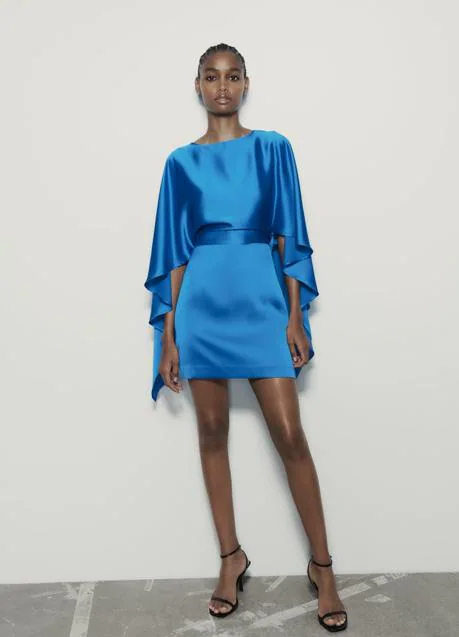Vestido mini satinado de Zara (35,99€)