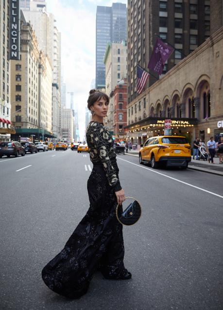 La cantante Sophie Auster lleva look de Chanel. Fotografía: Fernando Sippel / Estilismo: Inés Itsaso