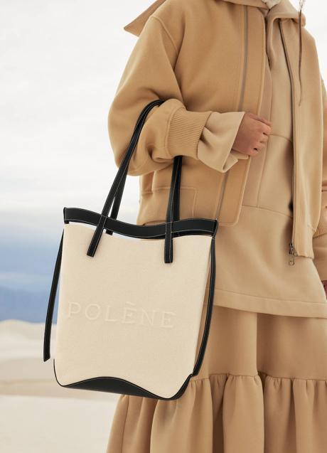 Nuevo bolso de Polène, el modelo Ilop Black (220 euros).