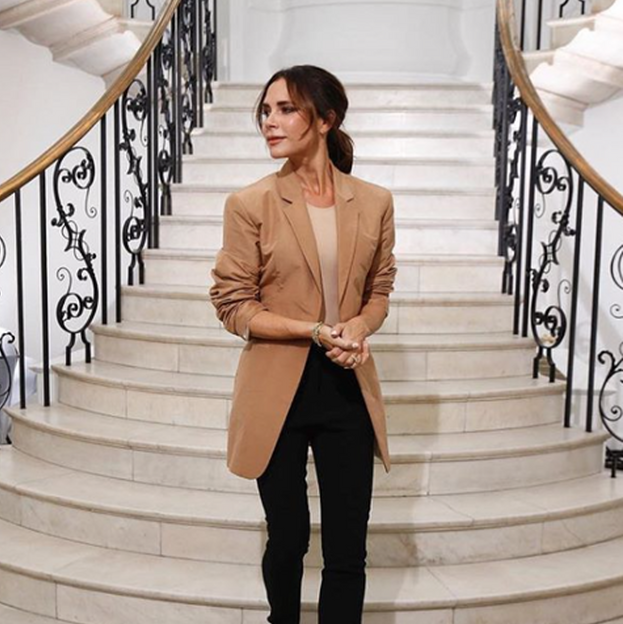 Los básicos de Victoria Beckham que necesitas para vestir bien durante los días de entretiempo